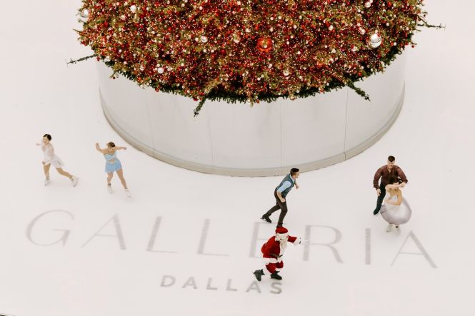 Galleria Dallas. Photo from https://www.facebook.com/galleriaiceskatingcenter