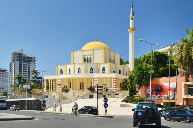 Great Mosque in the center of Durrës. Photo by Pudelek, licensed under CC BY-SA 3.0
