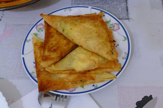 Tunisian brik, a traditional Tunisian dish. Image by Kritzolina. Licence CCAA4.0. Cropped from original