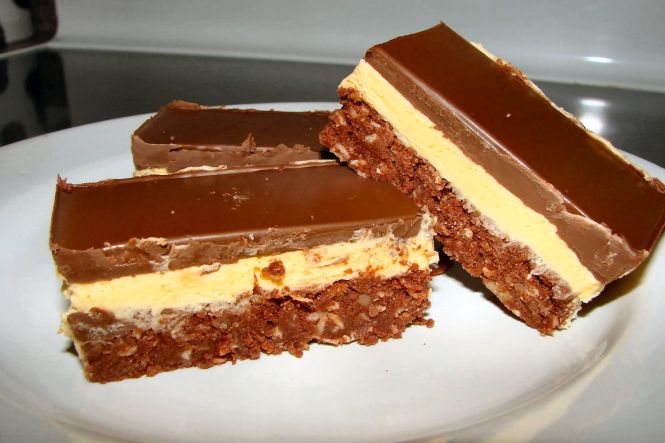 Nanaimo bars, traditional Canadian cuisine dish. Image by Sheri Terris. Licence CC BY 2.0. Cropped from original