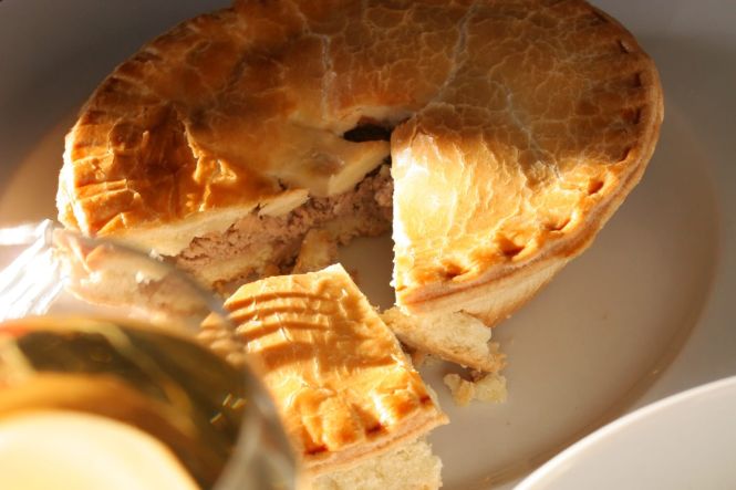 Tourtière, traditional Canadian cuisine dish. Image by Marc-Lautenbacher. Licence CC BY-SA 4.0. Cropped from original