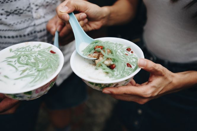 Bowls of Malaysian Cendol dessert. Photo by rawpixel.com from Freepik
