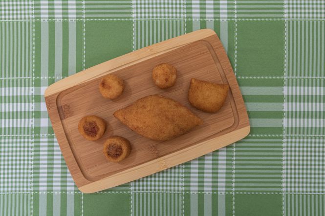 Coxinha, prato tradicional brasileiro. Foto: Mateus Andre, Freepik