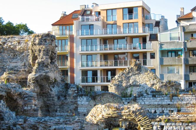 The ancient Roman Thermae Varna, standing tall for over 18 centuries, creates a striking contrast against modern buildings. Photo by Svilen Enev, licensed under CC BY-SA 3.0