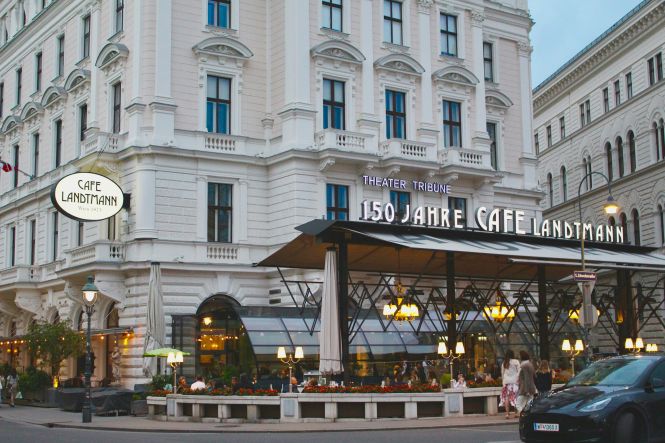 Café Landtmann – serving up classic Viennese vibes since 1873. Photo by Melloo on unsplash.com