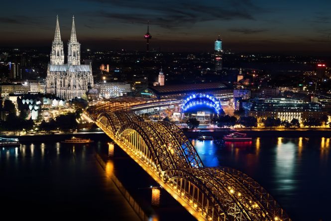 The Hohenzollern Bridge, Cologne. Image by Gerd Rohs from Pixabay