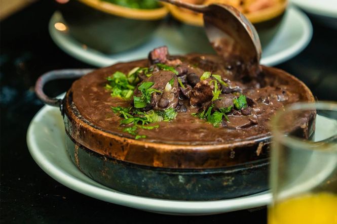 Feijoada no Cantinho do Frango. Foto: https://www.facebook.com/cantinhodofrango