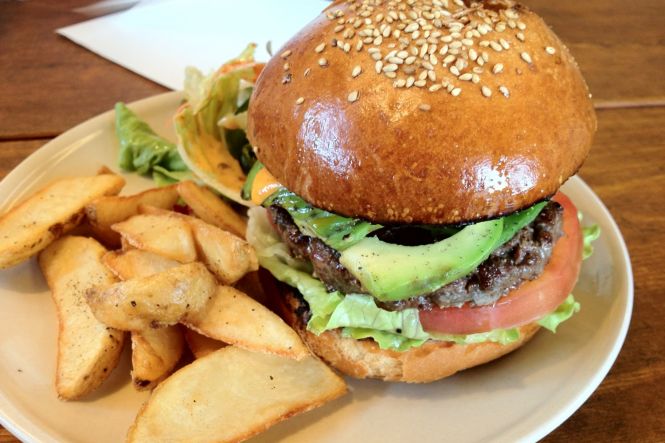 Bison burger and fries. Image by usainohugahuga. Licence CC BY 3.0. Cropped from original