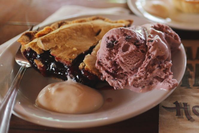 Saskatoon berry pie, a unique Canadian dessert to eat in Edmonton. Image by bryan. Licence CC BY-SA 2.0. Cropped from original