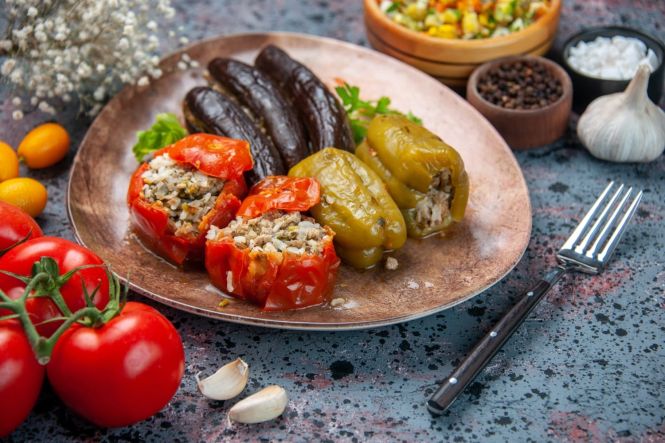 Polneti piperki, stuffed bell peppers to try in Macedonia. Image by mdjaff from Freepik