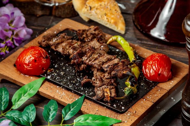 Churrasco, un corte de carne muy especial en Argentina. Imagen de KamranAdinov en Freepik