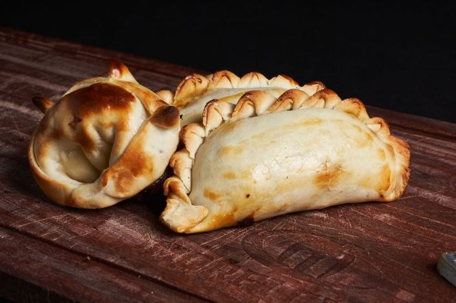 Empanadas de carne, las cl&aacute;sicas empanadas argentinas. Imagen de wirestock en Freepik