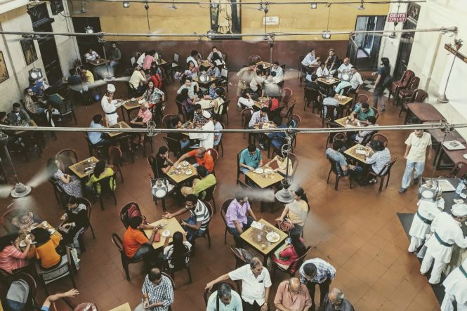 A local restaurant in Kolkata. Photo by chiranjeeb mitra on Unsplash