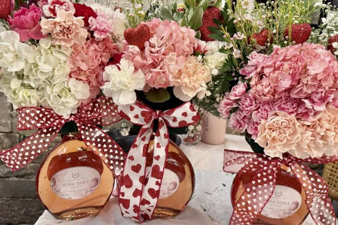 Mother's Day Flower Workshop. Photo from https://www.facebook.com/Morais.Vineyards