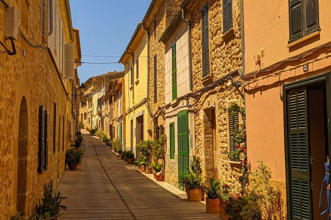 Casco antiguo de Alcúdia. Foto de Andre Blanco en Unsplash