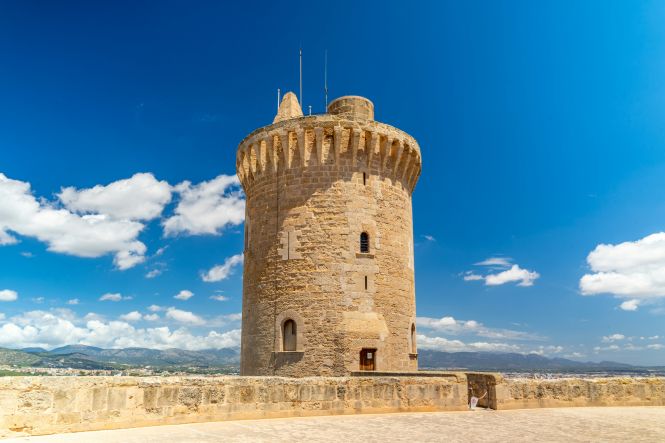 Castillo de Bellver. Foto de David Vives en Unsplash