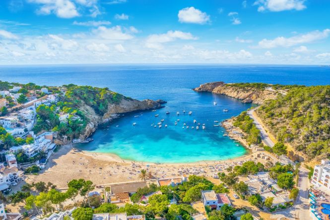 Platja des Coll Baix y Cala Fornells. Foto de www.facebook.com/MallorcaTourism