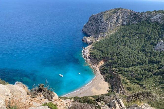 Platja des Coll Baix y Cala Fornells. Foto de www.facebook.com/MallorcaTourism