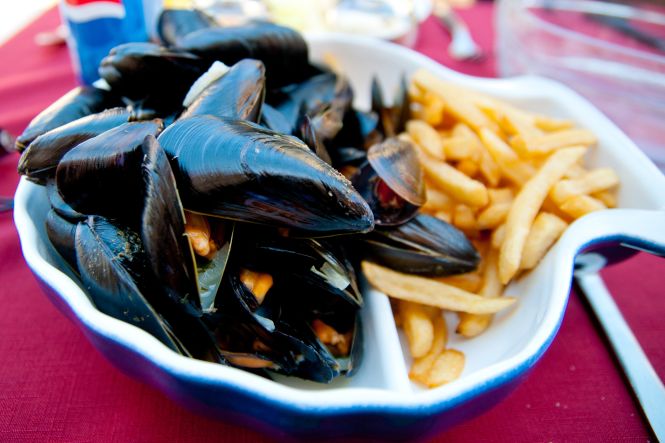 Moules-frites. Photo by Archangel, licensed under CC BY 2.0