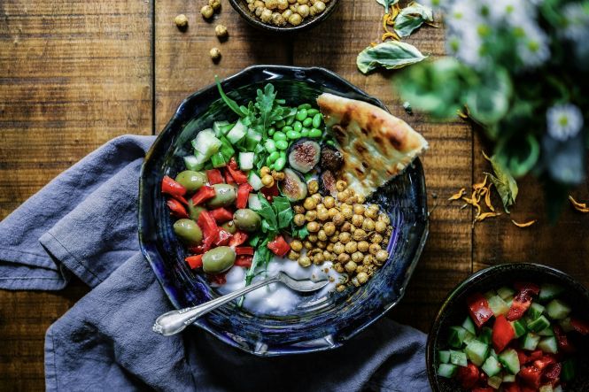Uma tigela de comida. Foto: Odiseo Castrejon, Unsplash