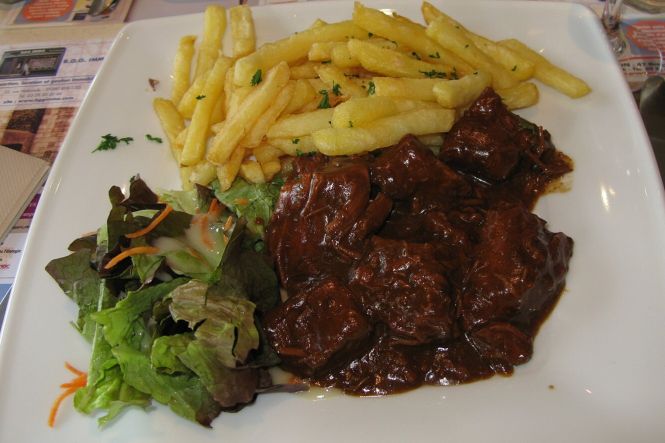 Cardonade flamande et frites. Photo par ik, recadr&eacute;e. Licence : CC0