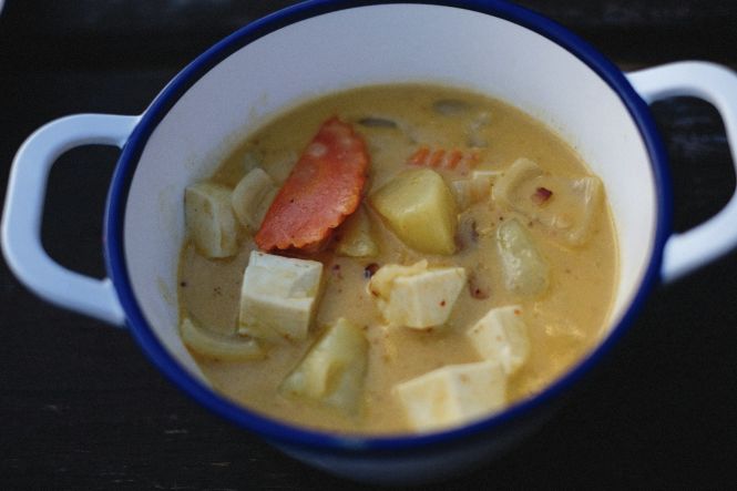A bowl of soup. Photo by Alexey Demidov on Unsplash