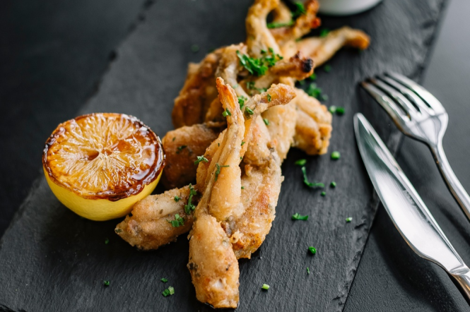 Fried frogs. Photo by stockking on freepik