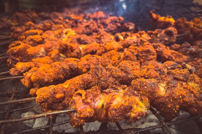 Suya. Photo by Tope Asokere, cropped from original. License: CC BY-SA 2.0