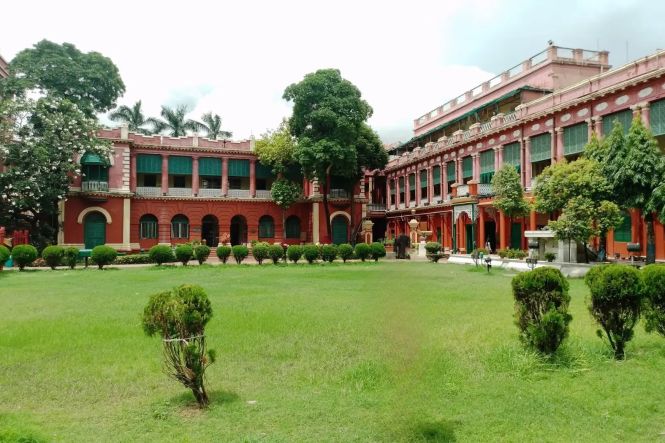 Jorasanko Thakur Bari. Photo from https://www.facebook.com/incredibleindia