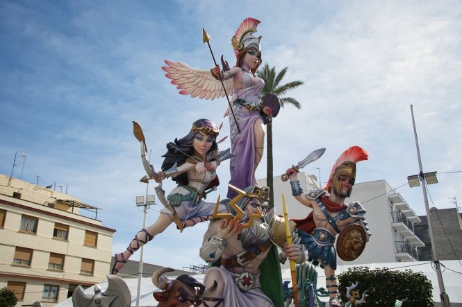 Instalaci&oacute;n de Fallas en progreso. Foto de Carlos Tejera en Unsplash