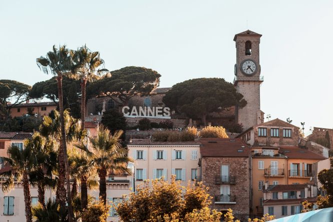 Welcome to Cannes. Photo by Jannis Lucas on Unsplash