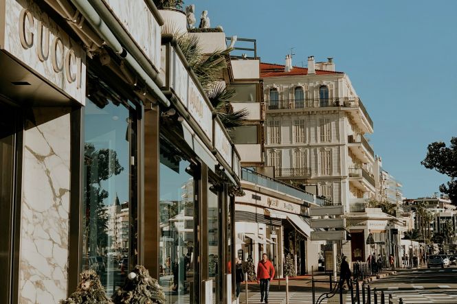 Window-shopping along The Croisette. Photo by Lea Stander on Unsplash