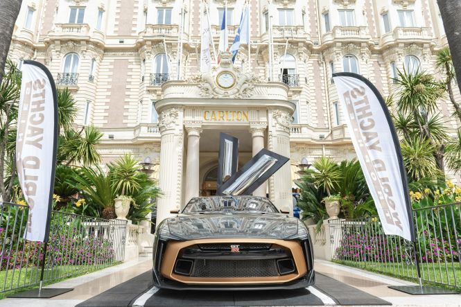 Casino flash: a sports car in style. Photo by Mony Misheal on Unsplash