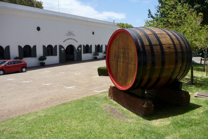 Groot Constantia wine farm. Photo by South Africa, CC BY 3.0
